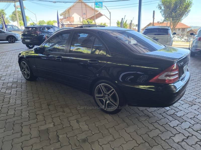MERCEDES-BENZ - C 180 K - 2005/2006 - Preta - R$ 57.000,00