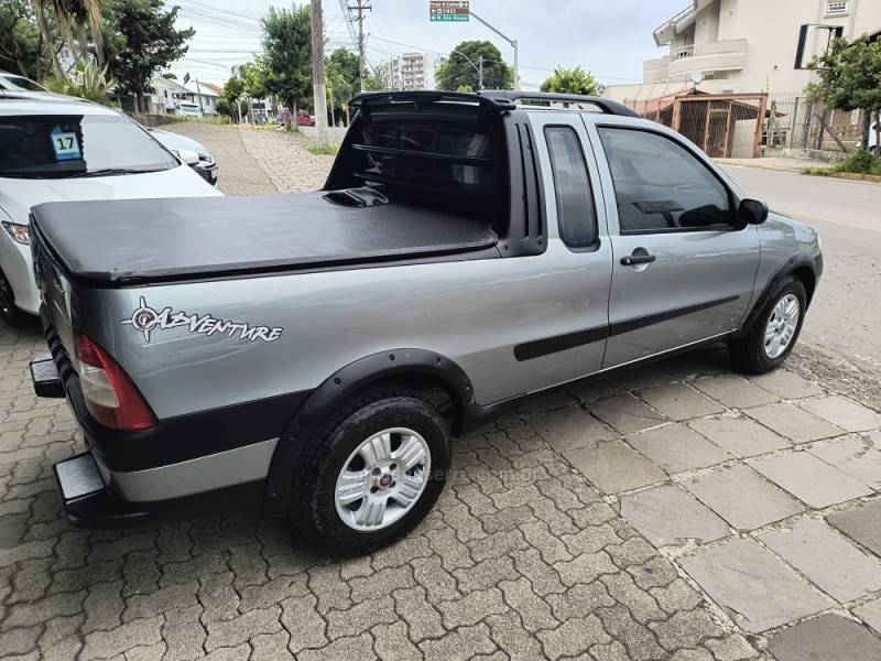 FIAT - STRADA - 2005/2006 - Prata - R$ 33.500,00