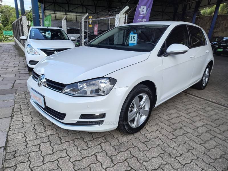 VOLKSWAGEN - GOLF - 2014/2015 - Branca - R$ 79.900,00