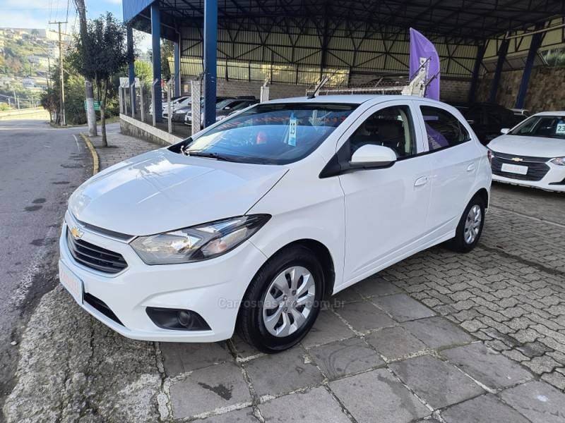 CHEVROLET - ONIX - 2018/2019 - Branca - R$ 55.500,00