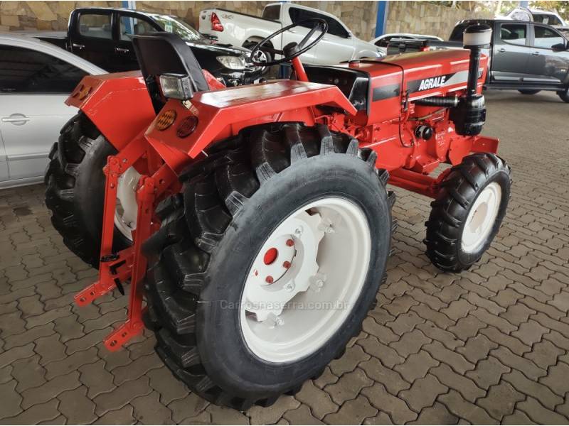 AGRALE - TRATOR 4200 - 1980/1980 - Vermelha - R$ 35.000,00