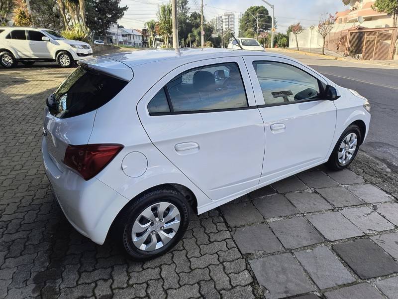 CHEVROLET - ONIX - 2018/2019 - Branca - R$ 55.500,00