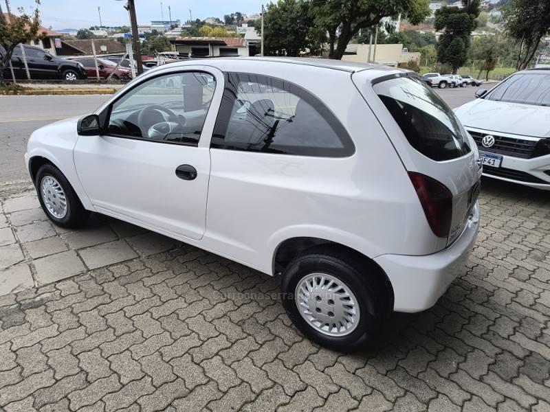CHEVROLET - CELTA - 2011/2012 - Branca - R$ 21.000,00