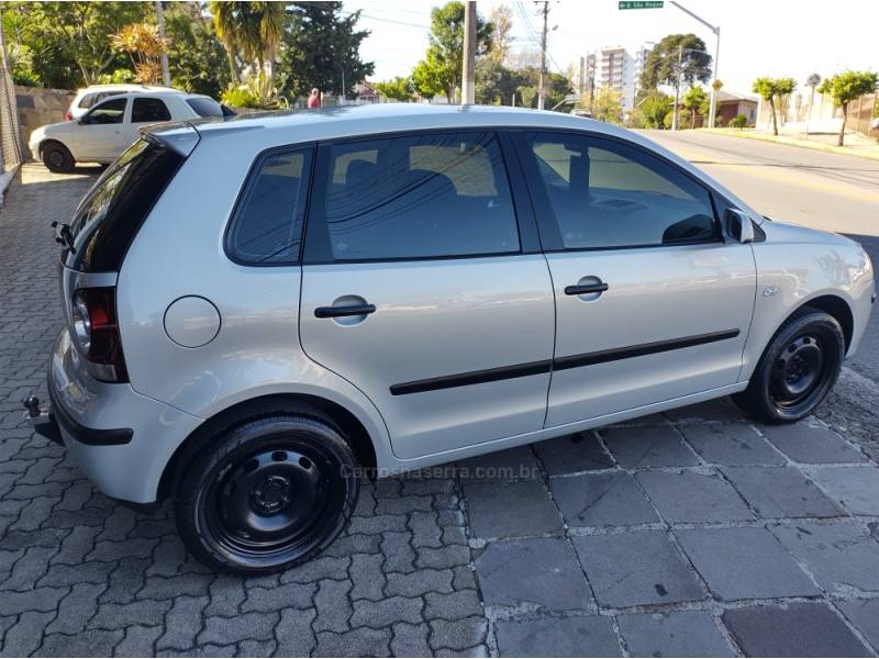 VOLKSWAGEN - POLO - 2008/2009 - Prata - R$ 35.000,00