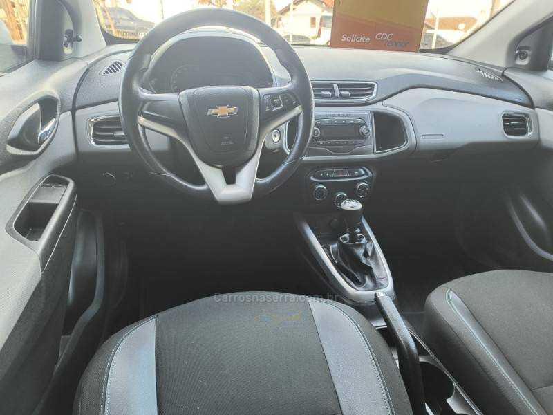 CHEVROLET - ONIX - 2018/2019 - Branca - R$ 55.500,00