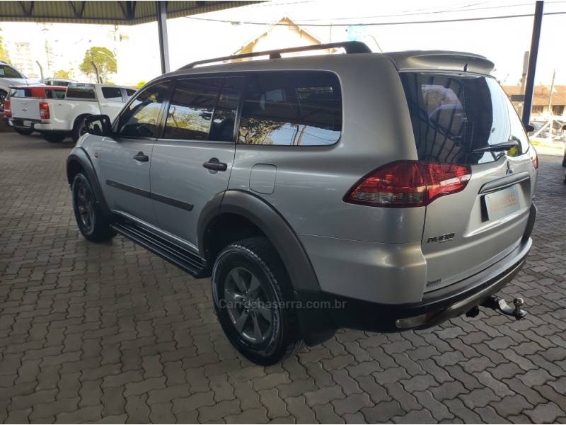 MITSUBISHI - PAJERO - 2016/2017 - Prata - R$ 167.000,00