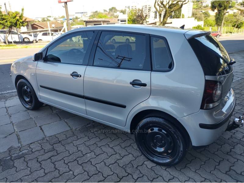 VOLKSWAGEN - POLO - 2008/2009 - Prata - R$ 35.000,00