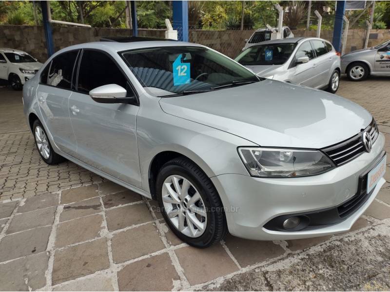 VOLKSWAGEN - JETTA - 2011/2012 - Prata - R$ 63.500,00