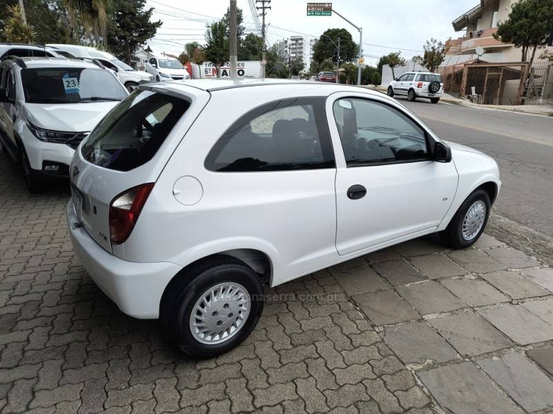 CHEVROLET - CELTA - 2011/2012 - Branca - R$ 21.000,00