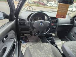 FIAT - STRADA - 2005/2006 - Prata - R$ 33.500,00