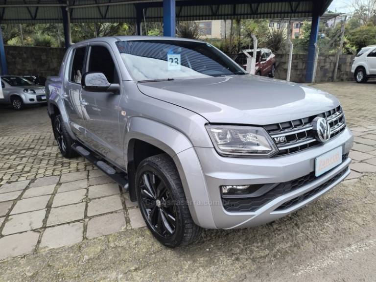 VOLKSWAGEN - AMAROK - 2023/2023 - Prata - R$ 235.000,00