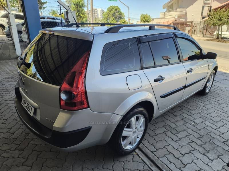 RENAULT - MÉGANE - 2008/2009 - Prata - R$ 29.000,00