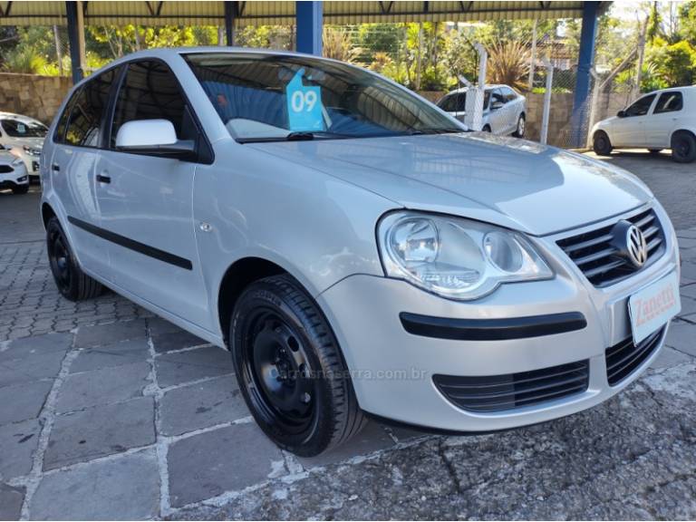 VOLKSWAGEN - POLO - 2008/2009 - Prata - R$ 35.000,00