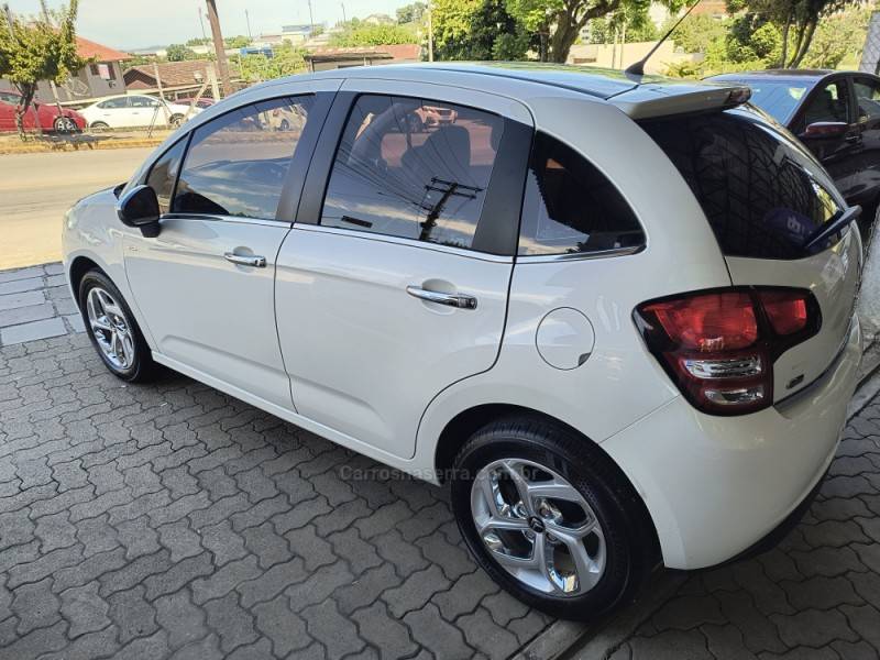 CITROËN - C3 - 2013/2014 - Branca - R$ 43.000,00