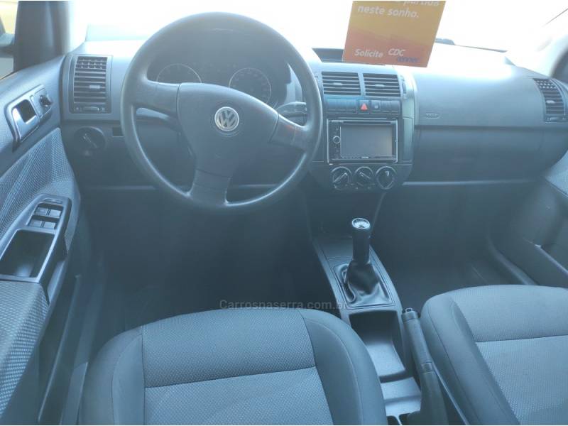 VOLKSWAGEN - POLO - 2008/2009 - Prata - R$ 35.000,00