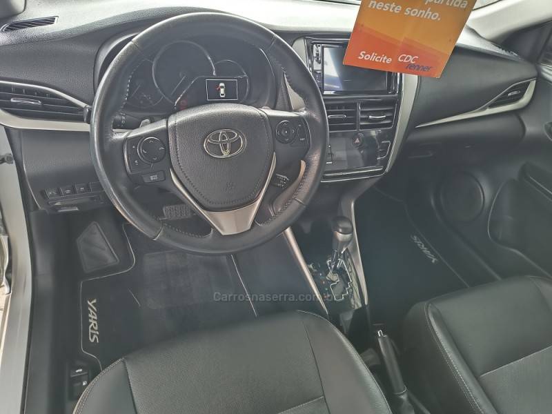 TOYOTA - YARIS - 2019/2019 - Prata - R$ 77.000,00